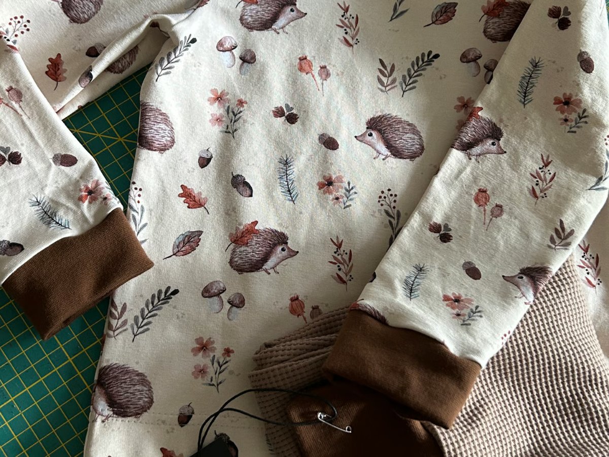 Handgenähte Kinderkleidung im Atelier